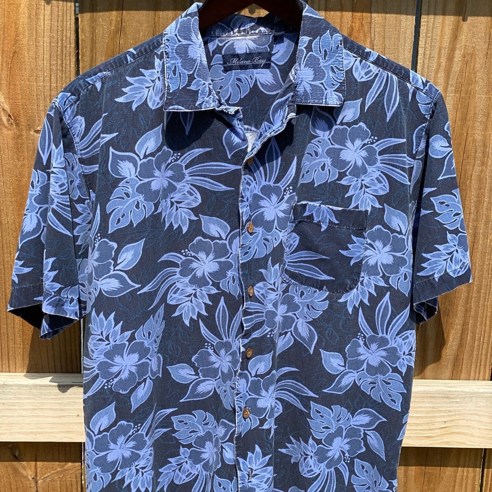 Milano Bay VTG button down Hawaiian shirt.